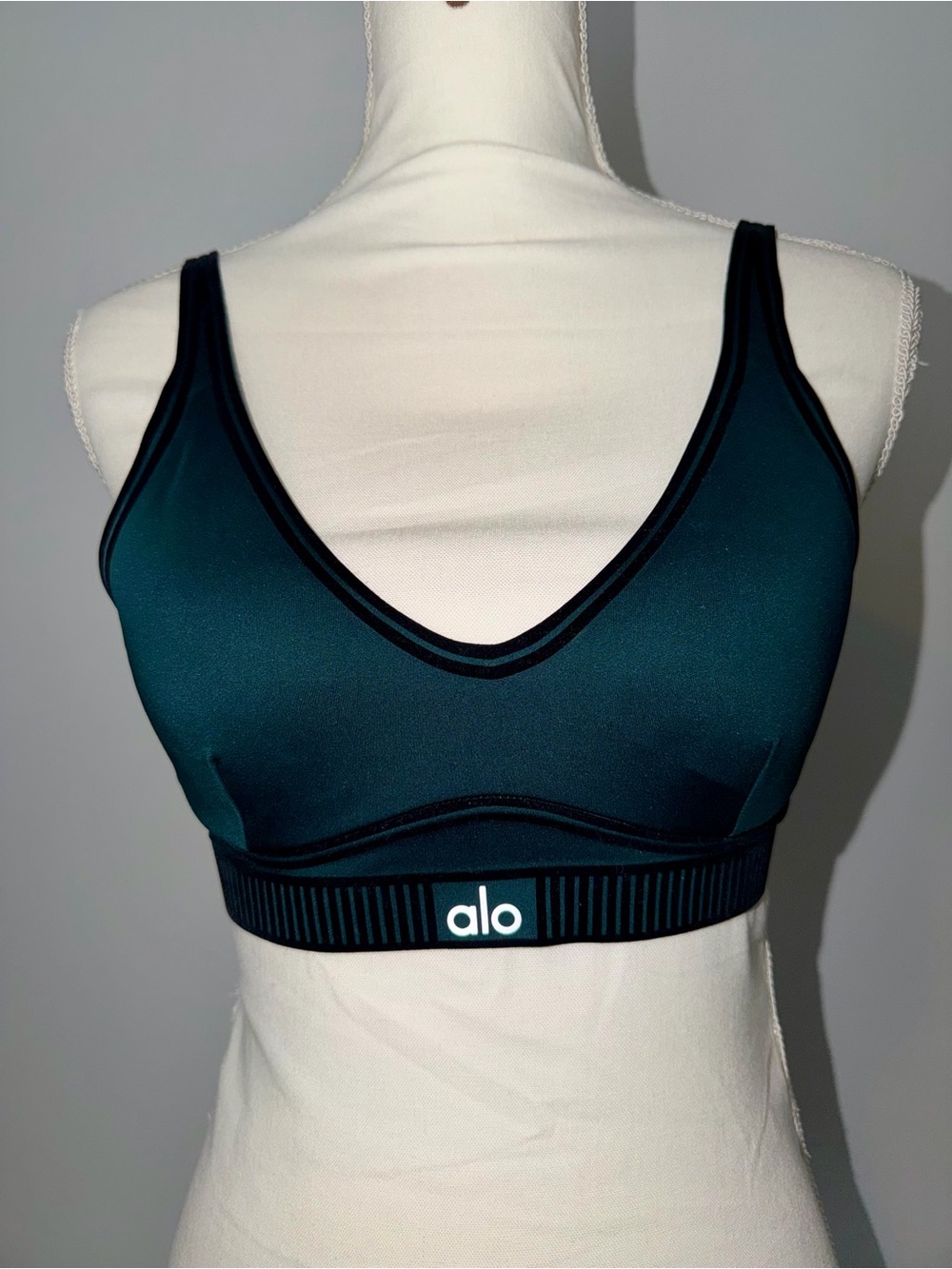 Alo Yoga Airlift Line Up Bra Teal Ribbed Elastic
